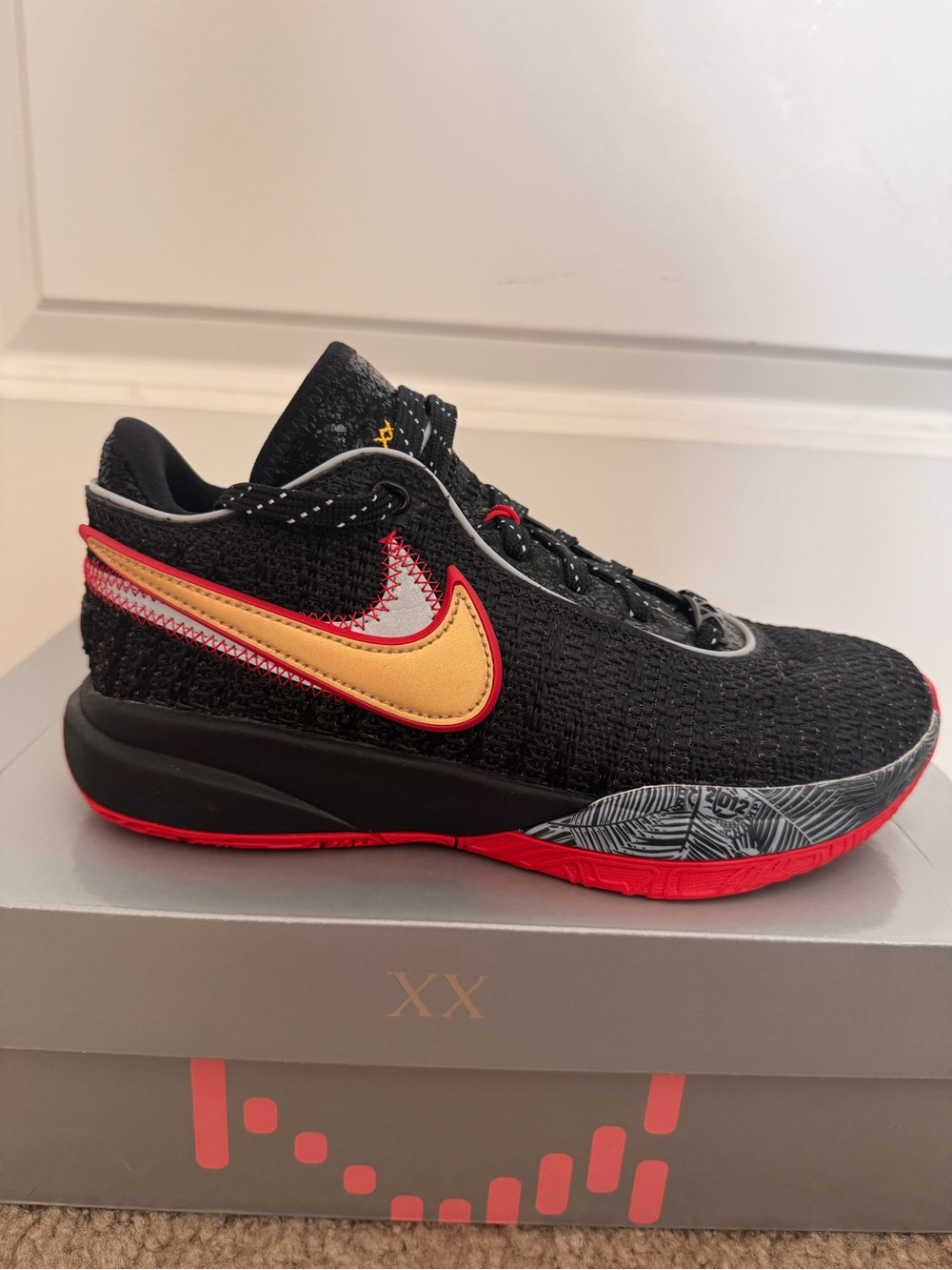 Nike LeBron XX Basketball Shoe - Kids Size 6Y